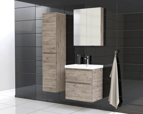 Salle de bain avec lavabo, armoire de toilette et armoire haute aspect bois