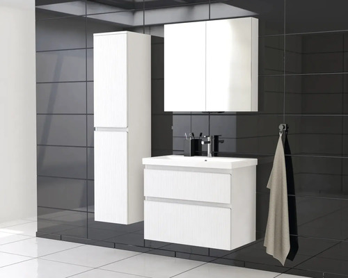 Salle de bains moderne avec meuble sous-lavabo, armoire de toilette et armoire haute