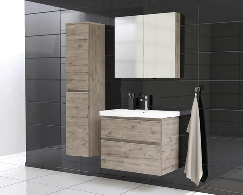 Badezimmer mit Waschtisch, Spiegelschrank und Hochschrank im Holzdesign