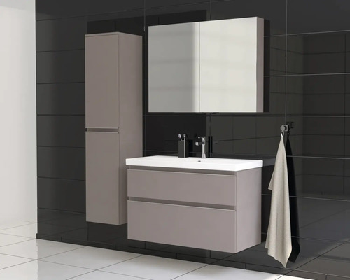 Ensemble de salle de bains avec meuble sous-lavabo, armoire de toilette et armoire haute devant un mur carrelé