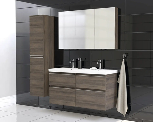 Modernes Badezimmer mit Waschtischunterschrank, Spiegelschrank und Hochschrank
