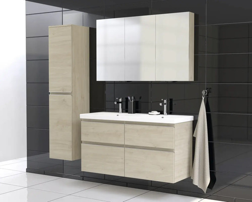 Salle de bains moderne avec meuble sous-lavabo, armoire de toilette et armoire haute en décor bois clair.