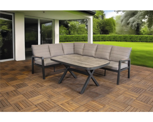 Gartensitzgruppe mit Ecksofa und Tisch auf Holzterrasse