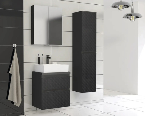 Salle de bains moderne avec meuble sous-lavabo, armoire de toilette et armoire haute.