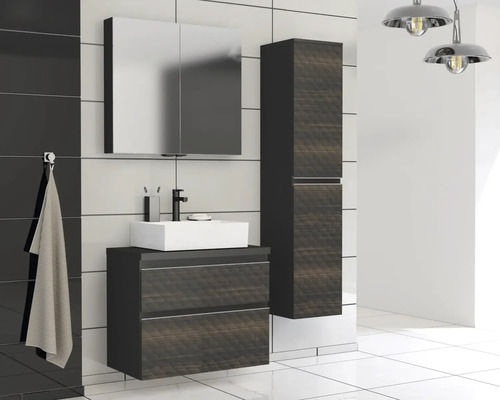 Salle de bains avec meuble-lavabo, armoire de toilette et armoire haute pour accessoires de salle de bains