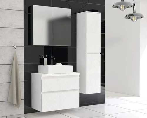 Salle de bain moderne avec meuble-lavabo, armoire de toilette et armoire haute