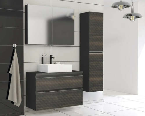 Salle de bains avec lavabo, armoire de toilette et armoire haute au design moderne