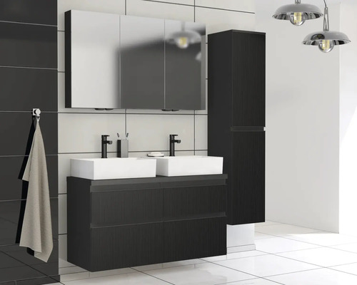 Salle de bains avec double vasque, armoire de toilette et armoire haute en aspect bois foncé