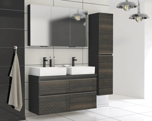Salle de bains avec meuble-lavabo, armoire de toilette et armoire haute en décor bois foncé