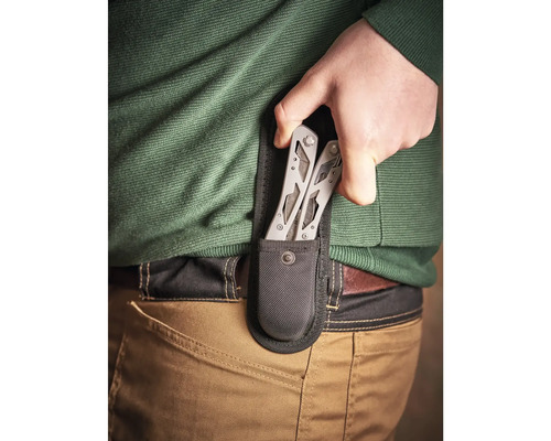 Multitool in einer Gürteltasche