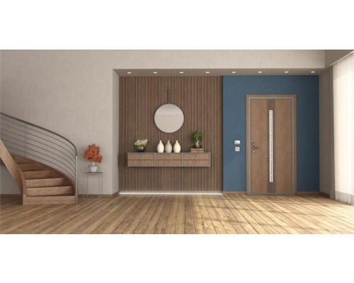 Entrée lumineuse avec escalier en bois, miroir, lambris en bois et porte.