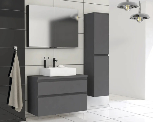 Salle de bains moderne avec meuble sous-lavabo, armoire de toilette et armoire haute