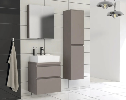 Salle de bains avec meuble sous-lavabo, armoire de toilette et armoire haute