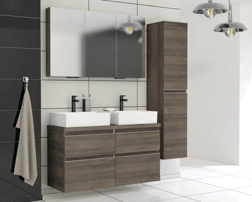 Salle de bains avec lavabo, armoire de toilette et armoire haute aspect bois