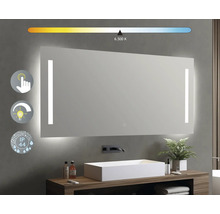 Miroir rectangulaire avec éclairage LED dans une salle de bains