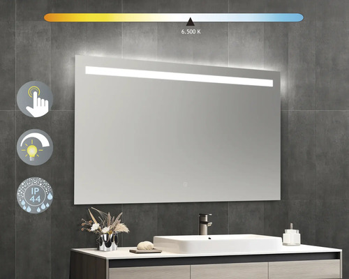 Miroir rectangulaire éclairé au-dessus d''un lavabo avec robinet et décoration