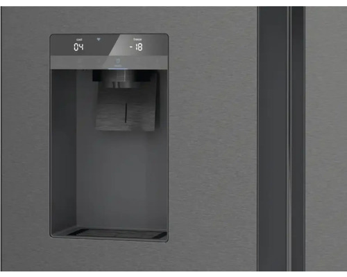 Nahaufnahme eines Kühlschranks mit Wasserspender und digitaler Temperaturanzeige.