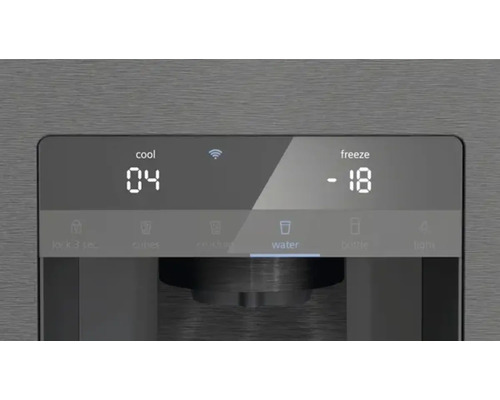 Nahaufnahme des Displays eines Kühlschranks mit Temperaturanzeige und verschiedenen Funktionssymbolen