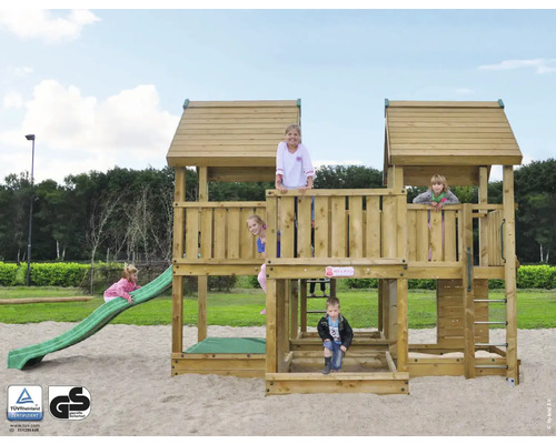 Aire de jeux en bois avec toboggan, échelle et plusieurs niveaux de jeu pour enfants