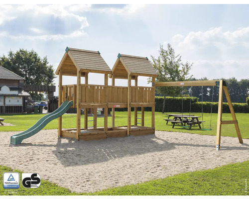 Aire de jeux avec toboggan, balançoire et deux tours de jeux en bois