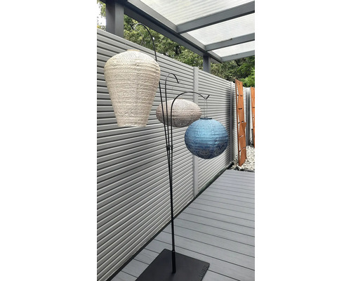 Stehleuchte mit drei Papierlaternen für den Aussenbereich