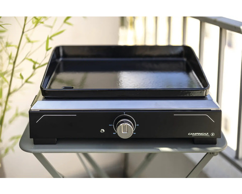 Plaque de cuisson sur une table avec le logo CampinGaz
