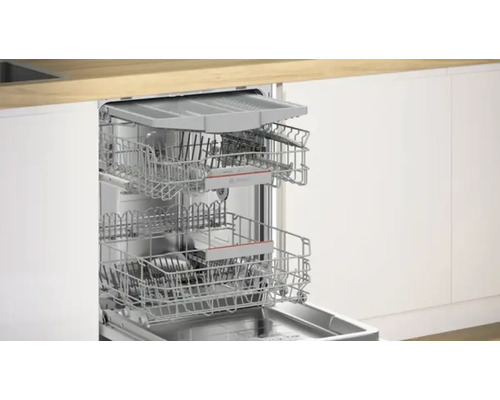 Offener Geschirrspüler mit Geschirrkörben