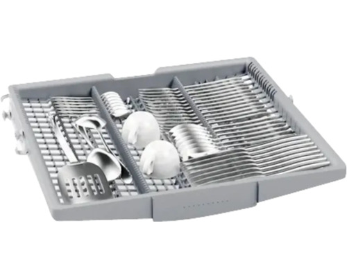 Besteckkorb für eine Geschirrspülmaschine mit Besteck und Geschirr
