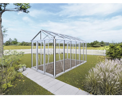 Gewächshaus mit Glaswänden im Garten