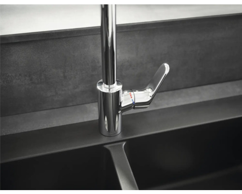 Robinet de cuisine en métal avec mitigeur et marquage de l''eau