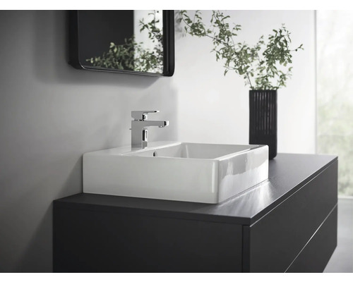 Badezimmerwaschtisch mit Aufsatzwaschbecken und Armatur