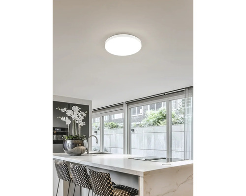 Runde Deckenleuchte in einer modernen Küche