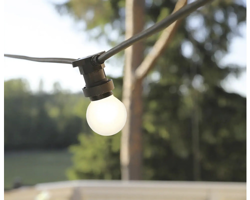 Guirlande lumineuse avec une ampoule brillante