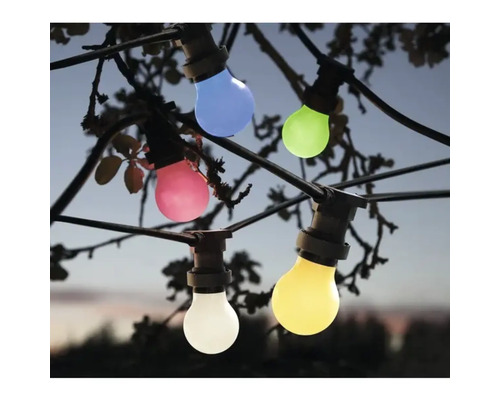 Lichterkette mit farbigen Glühbirnen
