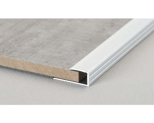 Rail profilé pour revêtements de sol