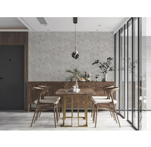 Salle à manger avec table en bois, chaises, buffet et éclairage décoratif pour un espace de vie élégant