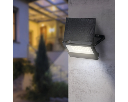 LED-Aussenstrahler zur Wandmontage mit Lichtsensor