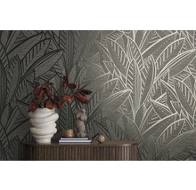 Tapete mit grafischem Blättermuster im Interieur