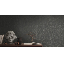 Dekorative Tapete mit grafischem Muster im Interieur