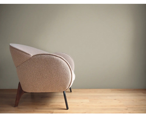 Sessel mit Textilbezug und Holzfüssen