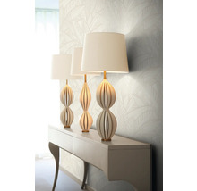 Drei Tischlampen mit Lampenschirm auf einer Konsole