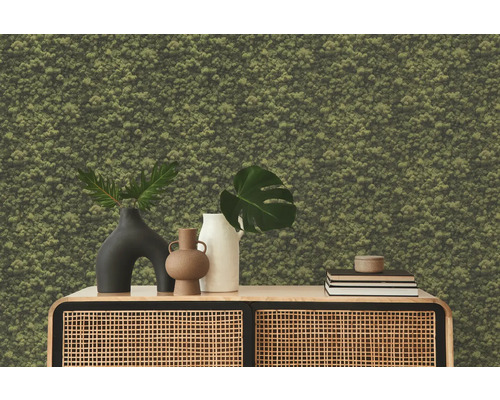 Gros plan de papier peint mousse avec meubles et décorations