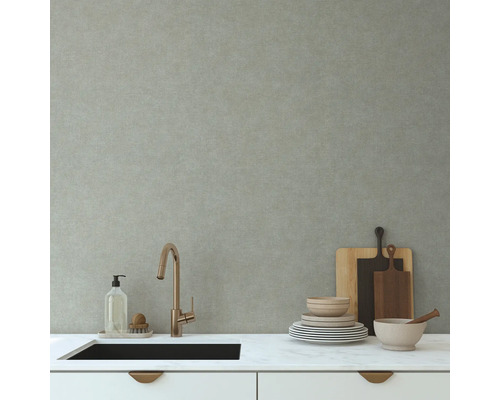 Scène de cuisine moderne avec évier, robinet, vaisselle, planches à découper et fond texturé