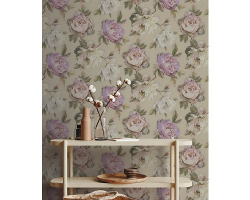 Papier peint à motif floral dans une pièce d''habitation