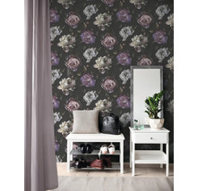 Entrée avec papier peint à fleurs, banc avec étagère à chaussures et miroir