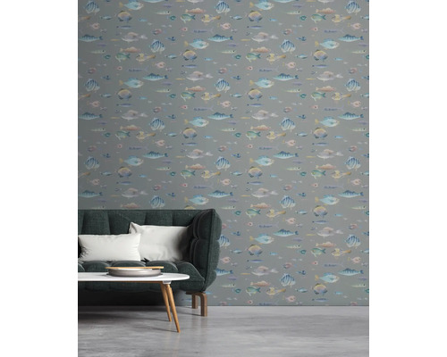 Vue d''une pièce avec du papier peint à motifs de poissons