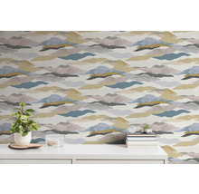 Mur avec papier peint à motifs de nuages, bureau avec décorations et plante