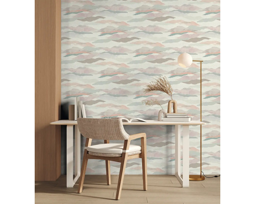 Exemple d''aménagement avec papier peint nuages, bureau, chaise et lampadaire.