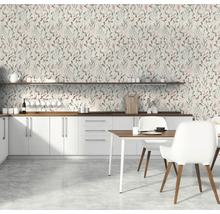 Scène de cuisine avec papier peint à motifs floraux