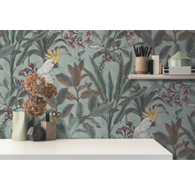 Papier peint avec des motifs de plantes, de fleurs et d''oiseaux, ainsi que des cacatoès dans un style tropical